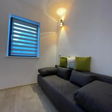 Yellow House Holiday home Constanta