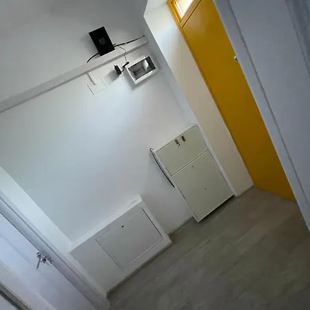 Yellow House Holiday home *